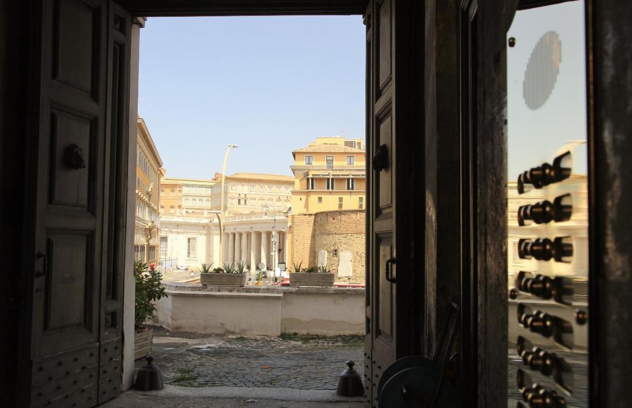 In Front Of The Vatican * Rom